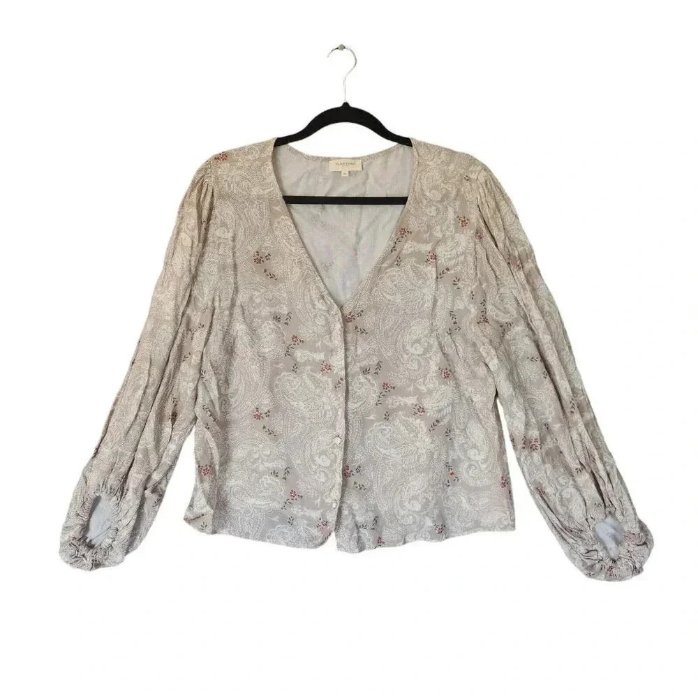 NafNaf Paris Top Blouse Women's Medium Gray & Cream Paisley Floral V-Neck